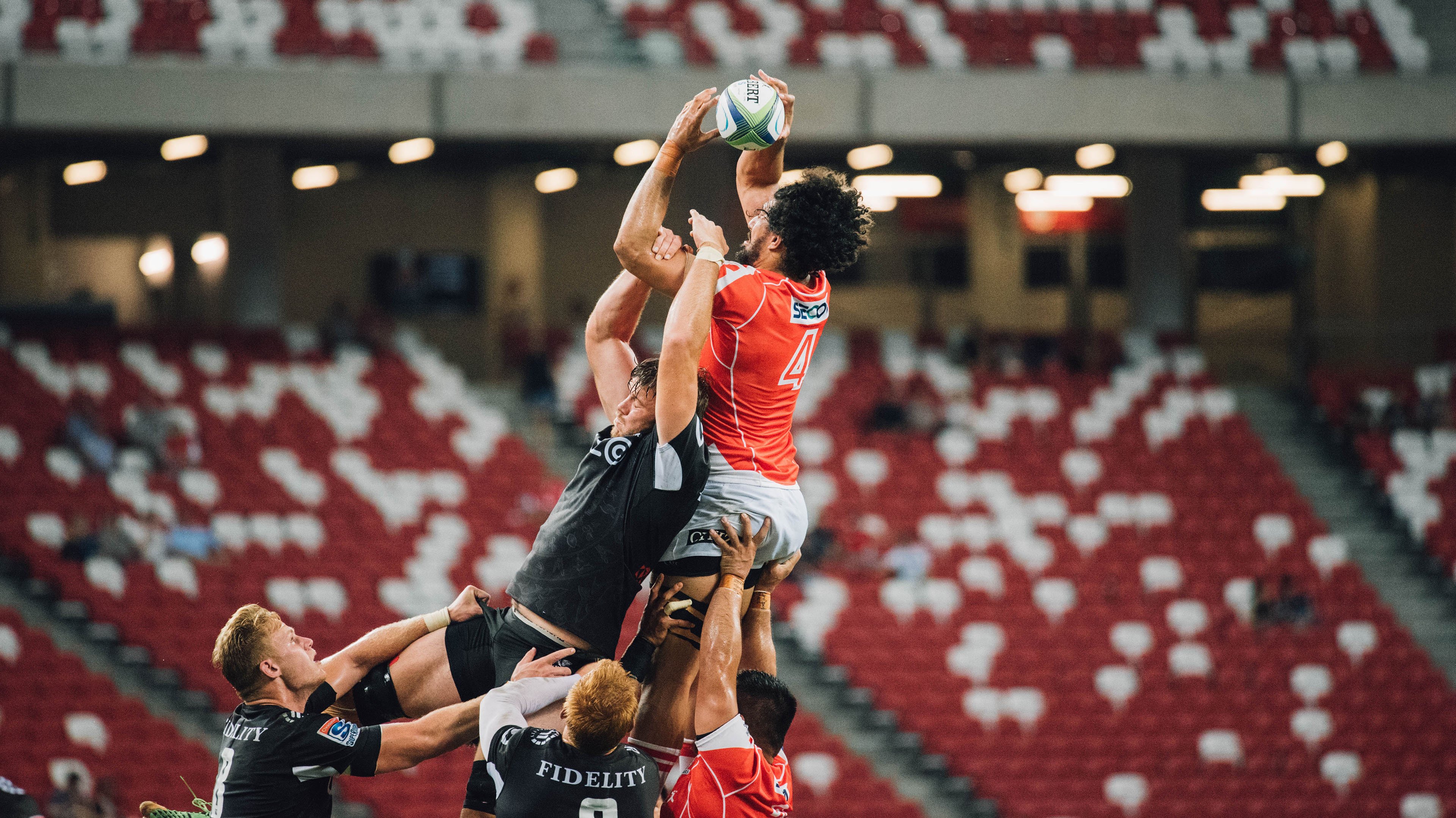 爱游戏多端接入-湖人后卫日常训练视频曝光 大力出奇迹，湖人的后卫