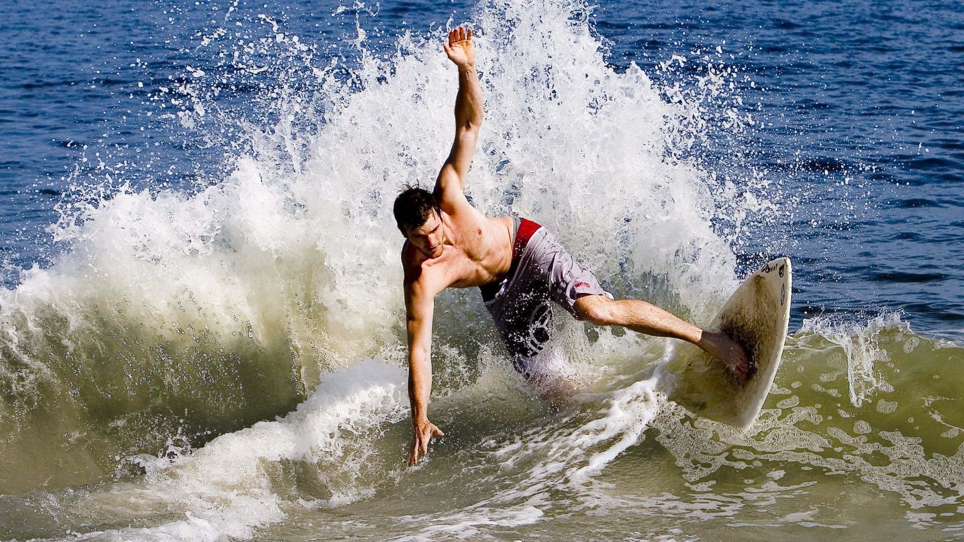 AYX爱游戏中国-灰熊队遭遇人员伤缺，疲于奔命争取胜利，灰熊队是哪个城市的